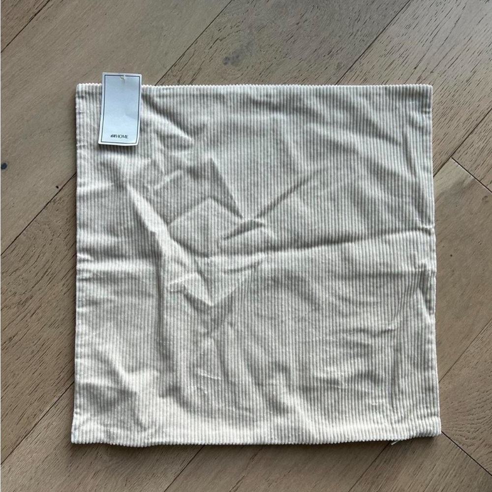 H&M brand new ribbed pillow case